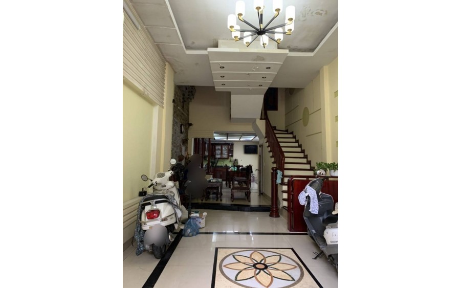 Cho thuê nhà ngõ Kinh doanh - Ô tô đỗ Phố Chùa Láng, Đống Đa 65m2, 5 tầng, MT 4.4m, giá 32 tr